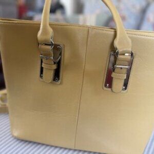 Beautiful Butter-Yellow Tote Purse – Spring/Summer Essential